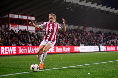 COLOGNE, ALMANY - 31 EKİM, 2025: Pauline Bremer - 1.FC Koeln-1 Kadınlar Bundesliga maçı. FC Nuernberg, Franz Kremer Stadyumu