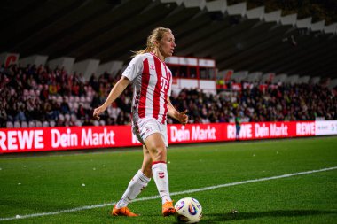 COLOGNE, ALMANY - 31 EKİM, 2025: Pauline Bremer - 1.FC Koeln-1 Kadınlar Bundesliga maçı. FC Nuernberg, Franz Kremer Stadyumu