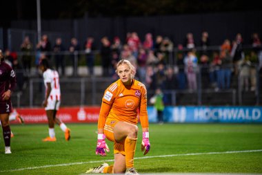 COLOGNE, ALMANY - 31 Ekim 2025: Larissa Rusek - 1.FC Koeln 'e karşı 1.FC Bayanlar Bundesliga maçı. FC Nuernberg, Franz Kremer Stadyumu