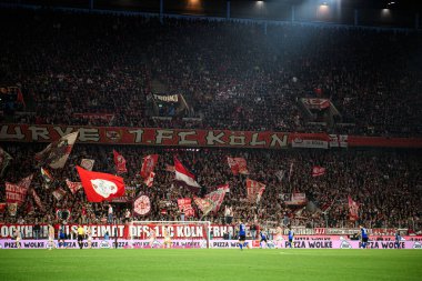 COLOGNE, GERMANY - 2 Kasım 2025: Fans - Bundesliga 1.FC Koeln-Hamburger SV maçı Rhein Energie Stadion 'da.