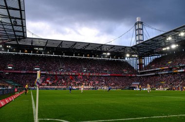 COLOGNE, GERMANY - 2 Kasım 2025 - Rhein Enerji Stadyumu 'nda Bundesliga 1.FC Koeln' e karşı Hamburger SV maçı.