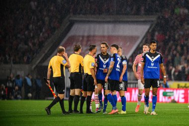 COLOGNE, GERMANY - 2 Kasım 2025 - Rhein Enerji Stadyumu 'nda Bundesliga 1.FC Koeln' e karşı Hamburger SV maçı.