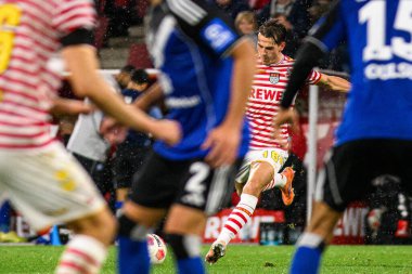 COLOGNE, GERMANY - 2 Kasım 2025: Jakub Kaminski - 1.FC Koeln-Hamburger SV maçı Rhein Energie Stadion 'da.