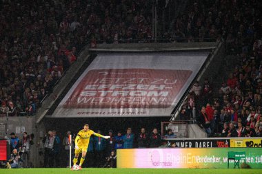 COLOGNE, GERMANY - 2 Kasım 2025: Marvin Schwaebe - 1.FC Koeln-Hamburger SV maçı Rhein Enerji Stadyumu 'nda.
