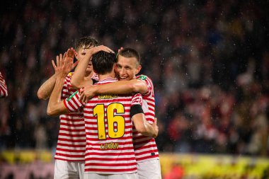 COLOGNE, GERMANY - 2 NOVEMBER, 2025: Kristoffer Lund, Jakub Kaminski, Marius Buelter - Bundesliga 1.FC Koeln-Hamburger SV maçı Rhein Energie Stadion 'da.