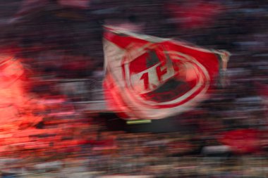 COLOGNE, GERMANY - 2 Kasım 2025: Bayrak, taraftarlar - 1.FC Koeln-Hamburger SV maçı Rhein Enerji Stadyumu 'nda.