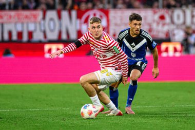 COLOGNE, GERMANY - 2 NOVEMBER, 2025: Isak Johannesson, William Mikelbrencis - Bundesliga 1.FC Koeln-Hamburger SV maçı Rhein Energie Stadion 'da.