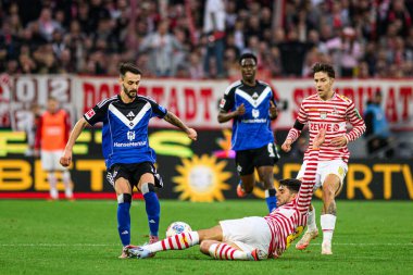 COLOGNE, GERMANY - 2 NOVEMBER, 2025: Cenk Oezkacar, Rayan Philippe - Bundesliga 1.FC Koeln-Hamburger SV maçı Rhein Energie Stadion 'da.