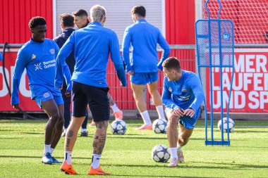 LEVERKUSEN, GERMANY - 4 Kasım 2025: Ernest Poku, Patrik Schick - UEFA Şampiyonlar Ligi, MD-1, Bayer 04 Bayena 'da.