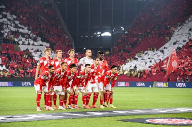 Mainz, Almanya - 6 Kasım 2025 UEFA Konferans Ligi 1 'in futbol maçı. FSV Mainz 05, Mewa Arena 'da ACF Fiorentina' ya karşı.