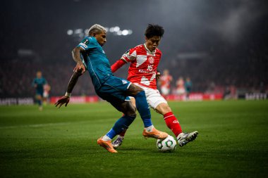 MAINZ, Almanya - 6 Kasım 2025: Dodo, Sota Kawasaki - UEFA Konferans Ligi 1 'in futbol maçı. FSV Mainz 05, Mewa Arena 'da ACF Fiorentina' ya karşı.