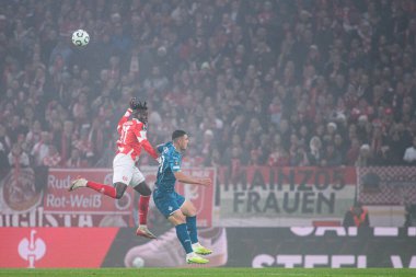 Mainz, Almanya - 6 Kasım 2025 UEFA Konferans Ligi 1 'in futbol maçı. FSV Mainz 05, Mewa Arena 'da ACF Fiorentina' ya karşı.