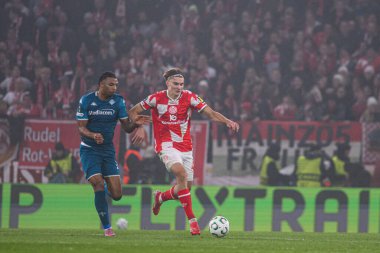 Mainz, Almanya - 6 Kasım 2025 UEFA Konferans Ligi 1 'in futbol maçı. FSV Mainz 05, Mewa Arena 'da ACF Fiorentina' ya karşı.