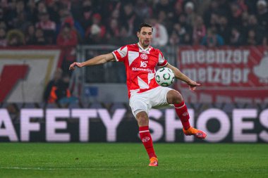 MAINZ, Almanya - 6 Kasım 2025: Dominik Kohr - UEFA Konferans Ligi 1 'in futbol maçı. FSV Mainz 05, Mewa Arena 'da ACF Fiorentina' ya karşı.