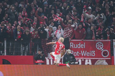 Mainz, Almanya - 6 Kasım 2025: Benedict Hollerbach, gol UEFA Konferans Ligi 1 'in futbol maçı. FSV Mainz 05, Mewa Arena 'da ACF Fiorentina' ya karşı.