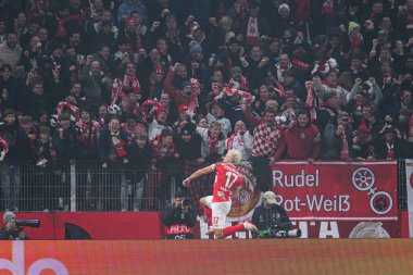 Mainz, Almanya - 6 Kasım 2025: Benedict Hollerbach, gol UEFA Konferans Ligi 1 'in futbol maçı. FSV Mainz 05, Mewa Arena 'da ACF Fiorentina' ya karşı.