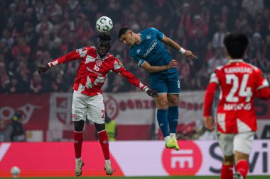 MAINZ, Almanya - 6 Kasım 2025: Danny da Costa, Roberto Piccoli - UEFA Konferans Ligi 1 'in futbol maçı. FSV Mainz 05, Mewa Arena 'da ACF Fiorentina' ya karşı.