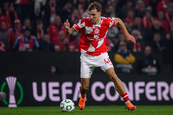 MAINZ, GERMANY - 6 Kasım 2025: Nelson Weiper - UEFA Konferans Ligi 1 'in futbol maçı. FSV Mainz 05, Mewa Arena 'da ACF Fiorentina' ya karşı.