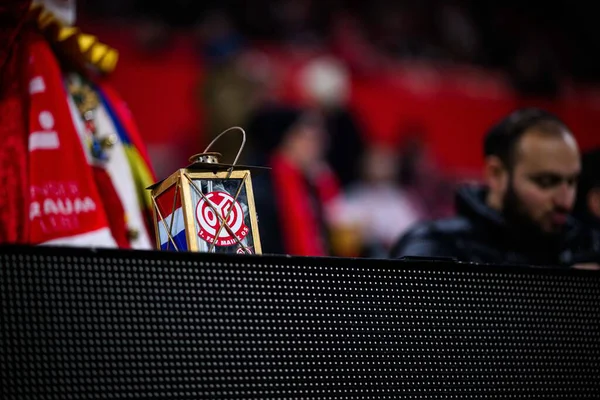 Mainz, Almanya - 6 Kasım 2025 UEFA Konferans Ligi 1 'in futbol maçı. FSV Mainz 05, Mewa Arena 'da ACF Fiorentina' ya karşı.