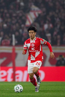 Mainz, Almanya - 6 Kasım 2025 UEFA Konferans Ligi 1 'in futbol maçı. FSV Mainz 05, Mewa Arena 'da ACF Fiorentina' ya karşı.