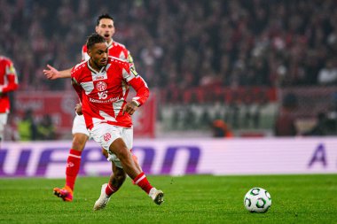 Mainz, Almanya - 6 Kasım 2025 UEFA Konferans Ligi 1 'in futbol maçı. FSV Mainz 05, Mewa Arena 'da ACF Fiorentina' ya karşı.