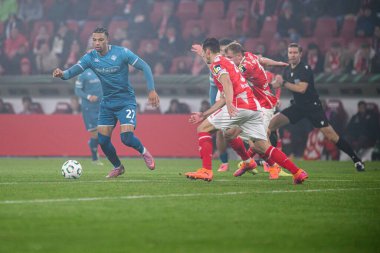 Mainz, Almanya - 6 Kasım 2025 UEFA Konferans Ligi 1 'in futbol maçı. FSV Mainz 05, Mewa Arena 'da ACF Fiorentina' ya karşı.