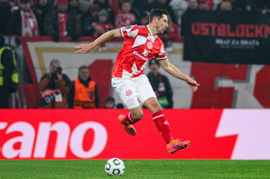 Mainz, Almanya - 6 Kasım 2025 UEFA Konferans Ligi 1 'in futbol maçı. FSV Mainz 05, Mewa Arena 'da ACF Fiorentina' ya karşı.