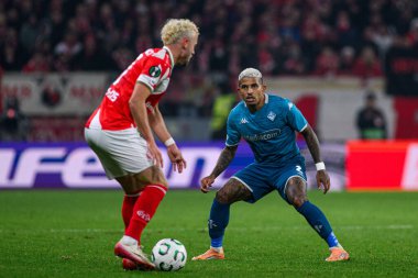 Mainz, Almanya - 6 Kasım 2025 UEFA Konferans Ligi 1 'in futbol maçı. FSV Mainz 05, Mewa Arena 'da ACF Fiorentina' ya karşı.