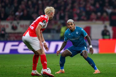 Mainz, Almanya - 6 Kasım 2025 UEFA Konferans Ligi 1 'in futbol maçı. FSV Mainz 05, Mewa Arena 'da ACF Fiorentina' ya karşı.