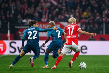 Mainz, Almanya - 6 Kasım 2025 UEFA Konferans Ligi 1 'in futbol maçı. FSV Mainz 05, Mewa Arena 'da ACF Fiorentina' ya karşı.