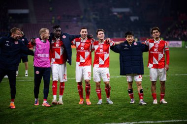 Mainz, Almanya - 6 Kasım 2025 UEFA Konferans Ligi 1 'in futbol maçı. FSV Mainz 05, Mewa Arena 'da ACF Fiorentina' ya karşı.
