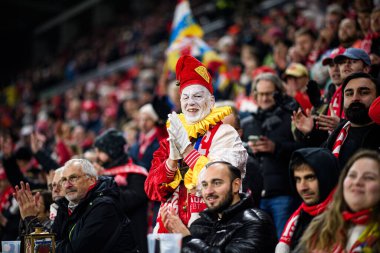 Mainz, Almanya - 6 Kasım 2025 UEFA Konferans Ligi 1 'in futbol maçı. FSV Mainz 05, Mewa Arena 'da ACF Fiorentina' ya karşı.