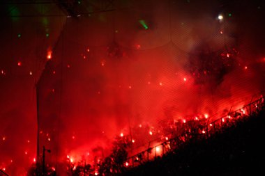 MOENCHENGLADBACH, GERMANY - 8 NOVEMBER, 2025: Koreografi, yangın, perfomanlar, hayranlar - Bundesliga Borussia Moenchengladbach 'ın 1. FC Koeln Borussia Parkı 'nda. 
