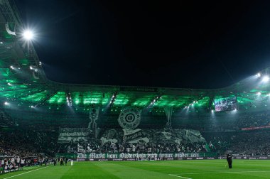 MOENCHENGLADBACH, GERMANY - 8 NOVEMBER, 2025: Koreografi, perfomanlar, hayranlar - Bundesliga Borussia Moenchengladbach-1 futbol maçı. FC Koeln Borussia Parkı 'nda. 