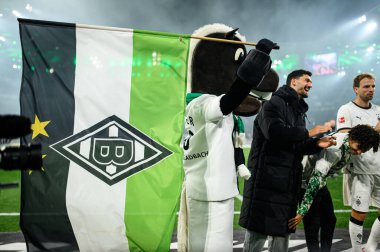 MOENCHENGLADBACH, GERMANY - 8 Kasım 2025: Juenter, resmi maskot - Bundesliga Borussia Moenchengladbach 1. FC Koeln Borussia Parkı 'nda. 