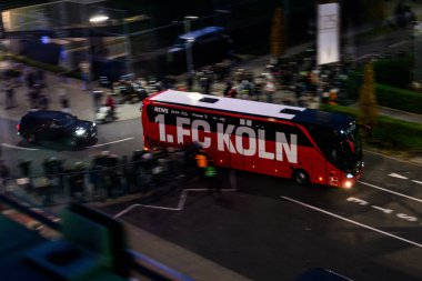 MOENCHENGLADBACH, GERMANY - 8 Kasım 2025: Otobüs - Bundesliga Borussia Moenchengladbach 1. FC Koeln Borussia Parkı 'nda. 