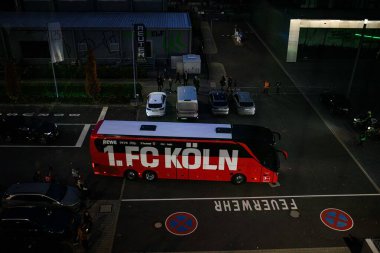 MOENCHENGLADBACH, GERMANY - 8 Kasım 2025: Otobüs - Bundesliga Borussia Moenchengladbach 1. FC Koeln Borussia Parkı 'nda. 