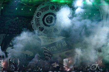 MOENCHENGLADBACH, GERMANY - 8 NOVEMBER, 2025: Koreografi, perfomanlar, hayranlar - Bundesliga Borussia Moenchengladbach-1 futbol maçı. FC Koeln Borussia Parkı 'nda. 