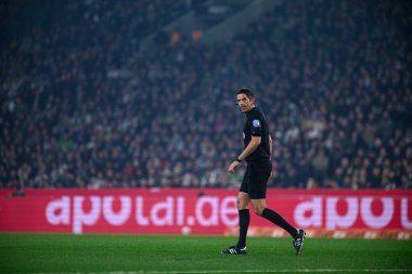 MOENCHENGLADBACH, GERMANY - 8 Kasım 2025: Deniz Aytekin, Alman derneği, futbol hakemi - Bundesliga Borussia Moenchengladbach 1 'e karşı futbol maçı. FC Koeln Borussia Parkı 'nda. 