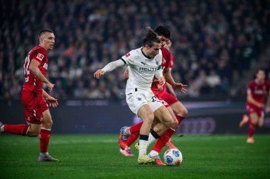 MOENCHENGLADBACH, GERMANY - 8 NOVEMBER, 2025: Rocco Reitz, Cenk Oezkacar - Bundesliga Borussia Moenchengladbach - 1. FC Koeln Borussia Parkı 'nda. 