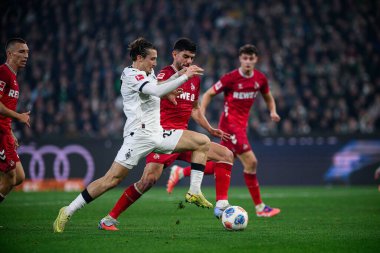 MOENCHENGLADBACH, GERMANY - 8 NOVEMBER, 2025: Rocco Reitz, Cenk Oezkacar - Bundesliga Borussia Moenchengladbach - 1. FC Koeln Borussia Parkı 'nda. 