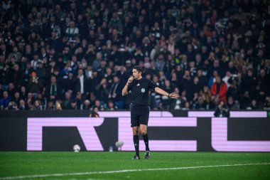 MOENCHENGLADBACH, GERMANY - 8 Kasım 2025: Deniz Aytekin, Alman derneği, futbol hakemi - Bundesliga Borussia Moenchengladbach 1 'e karşı futbol maçı. FC Koeln Borussia Parkı 'nda. 