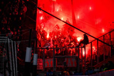 MOENCHENGLADBACH, GERMANY - 8 NOVEMBER, 2025: Koreografi, yangın, perfomanlar, hayranlar - Bundesliga Borussia Moenchengladbach 'ın 1. FC Koeln Borussia Parkı 'nda. 