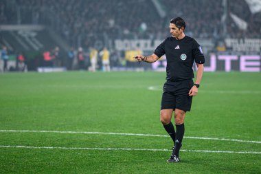 MOENCHENGLADBACH, GERMANY - 8 Kasım 2025: Deniz Aytekin, Alman derneği, futbol hakemi - Bundesliga Borussia Moenchengladbach 1 'e karşı futbol maçı. FC Koeln Borussia Parkı 'nda. 