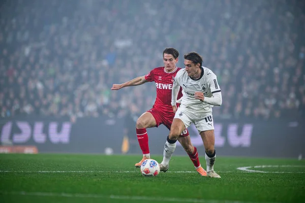 MOENCHENGLADBACH, GERMANY - 8 Kasım 2025: Jakub Kaminski, Florian Neuhaus - Bundesliga Borussia Moenchengladbach - 1. FC Koeln Borussia Parkı 'nda. 