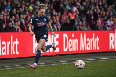 COLOGNE, ALMANY - 9 Kasım 2025: Jill Janssens - Frauen Bundesliga 1 'in futbol maçı. FC Koeln, Franz Kremer Stadyumu 'nda TSG Hoffenheim' a karşı.. 