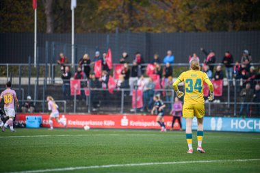 COLOGNE, ALMANY - 9 Kasım 2025: Irina Fuchs - Frauen Bundesliga 1 'in futbol maçı. FC Koeln, Franz Kremer Stadyumu 'nda TSG Hoffenheim' a karşı.. 