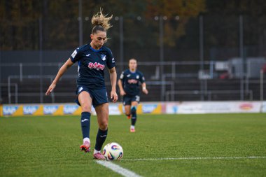 COLOGNE, ALMANY - 9 Kasım 2025: Jill Janssens - Frauen Bundesliga 1 'in futbol maçı. FC Koeln, Franz Kremer Stadyumu 'nda TSG Hoffenheim' a karşı.. 
