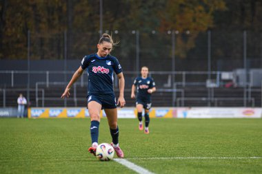 COLOGNE, ALMANY - 9 Kasım 2025: Jill Janssens - Frauen Bundesliga 1 'in futbol maçı. FC Koeln, Franz Kremer Stadyumu 'nda TSG Hoffenheim' a karşı.. 