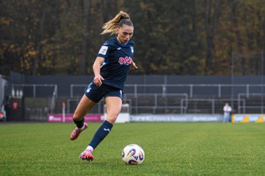 COLOGNE, ALMANY - 9 Kasım 2025: Jill Janssens - Frauen Bundesliga 1 'in futbol maçı. FC Koeln, Franz Kremer Stadyumu 'nda TSG Hoffenheim' a karşı.. 